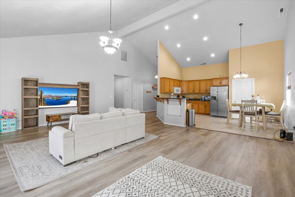  1049 Worchester Dr 