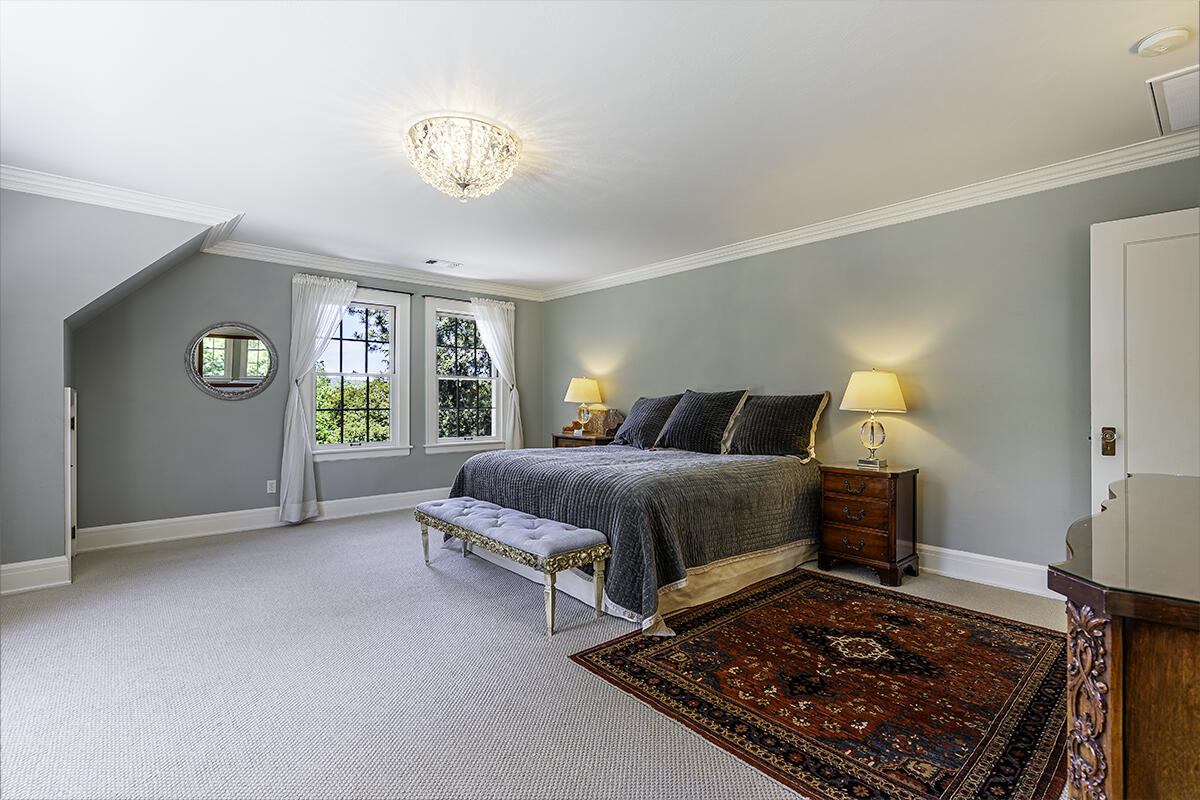 Full height basement w/additional w/d hookup