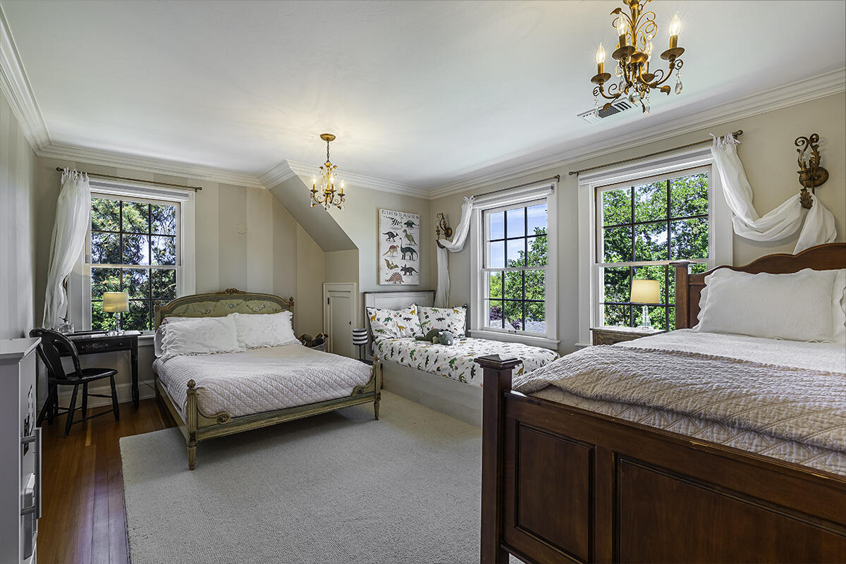 Guest suite #1 ensuite.