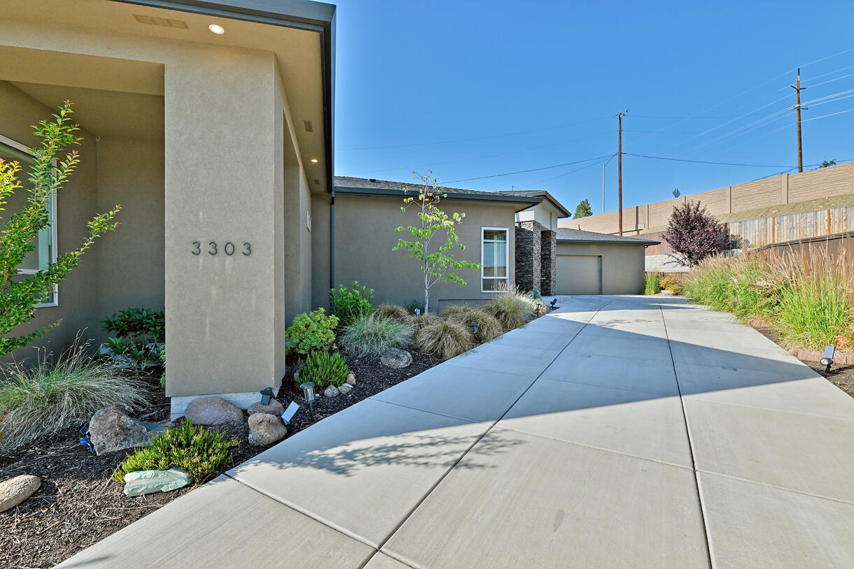  3303 Sky Way 