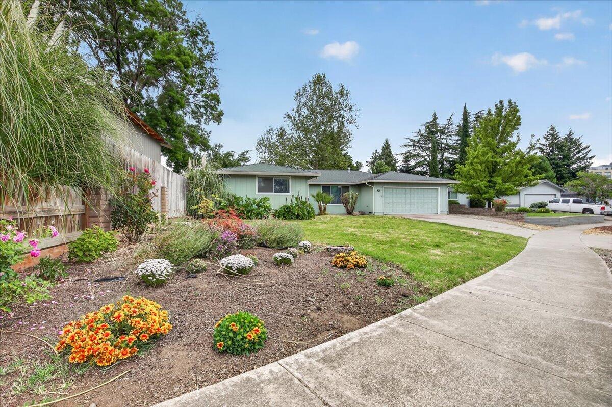  415 Sutter Ave 