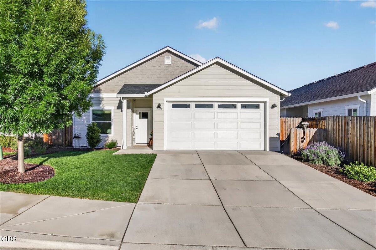  689 Heber Ln  