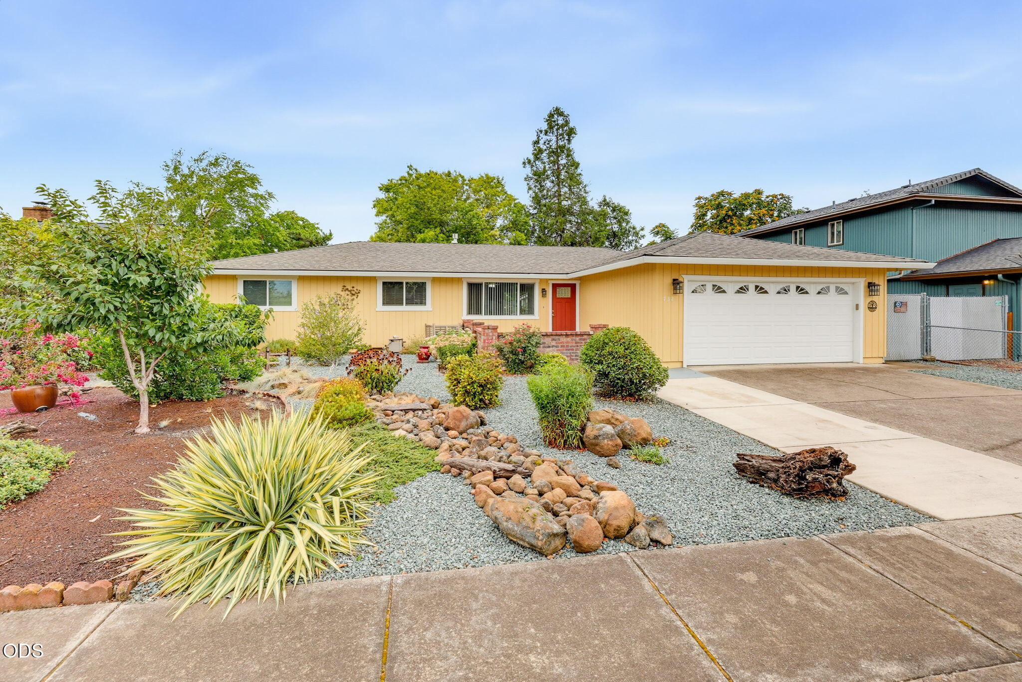  732 Sandra Ln,  