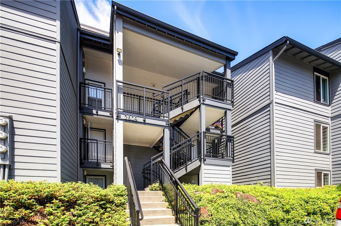 Sold home at 2609 NE 4th St Unit 225 in Renton, Washington