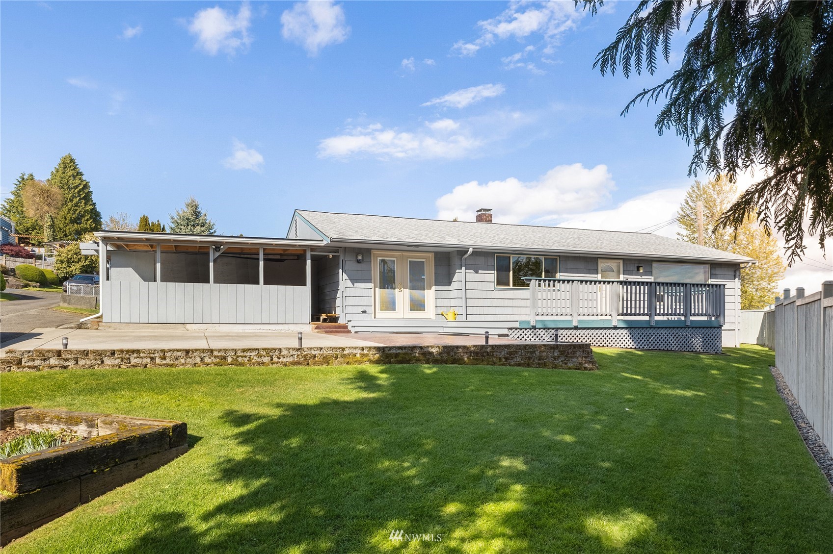 Sold home at 420 SW Sunset Boulevard in Renton, Washington