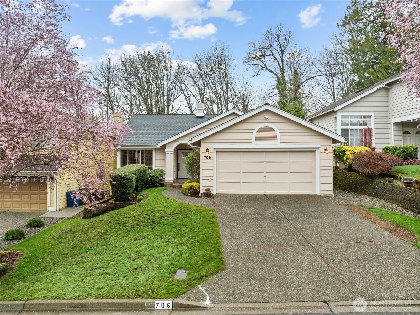 Sold home at 706 S 32nd Place in Renton, Washington